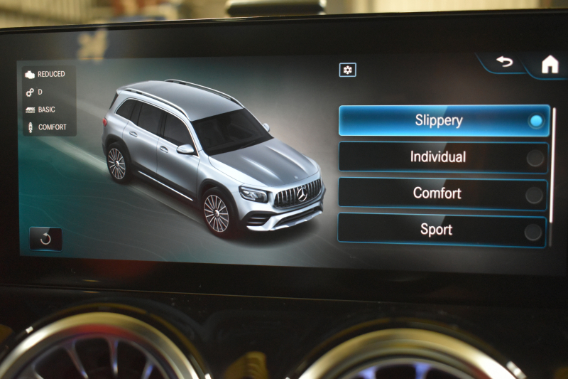 AMG GLB MercedesAMG GLB35 4ﾏﾁｯｸ ｱﾄﾞﾊﾞﾝｽﾄﾞﾊﾟｯｹｰｼﾞ ﾚｰﾀﾞｰｾｰﾌﾃｨP  1ｵ-ﾅ- ｻﾝﾙｰﾌ ﾋｰﾀｰ黒/赤革 対話式ﾅﾋﾞ ﾃﾞｨｽﾄﾛ BSM Lｷｰﾌﾟ AMGｴｱﾛ19AW ｷｰﾚｽGO PTS HUD  地ﾃﾞｼﾞﾅﾋﾞ 360ｶﾒﾗ 新車保証継承可