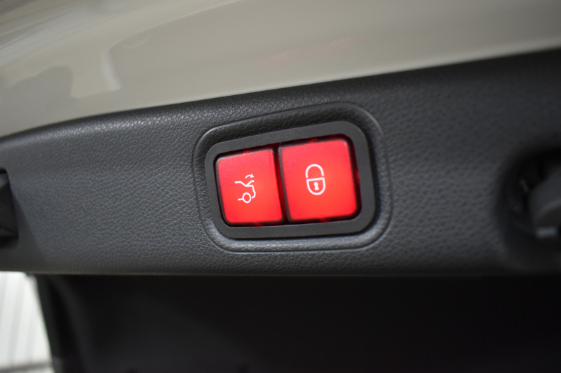 メルセデスベンツ Eクラス E220d AVG ｽﾎﾟｰﾂ ｴｸｽｸﾙｰｼﾌﾞ ﾚｰﾀﾞｰｾｰﾌﾃｨP ﾃﾞｨｰｾﾞﾙ燃費21.0 MEｺﾈｸﾄ ﾊﾟﾉﾗﾏｻﾝﾙｰﾌ 全席ﾋｰﾀｰ黒革 ﾃﾞｨｽﾄﾛ BSM Lﾁｪﾝｼﾞ AMGｴｱﾛ19AW ｷｰﾚｽGO ﾊﾟｰｸﾄﾛ 電動ﾄﾗﾝｸ ﾌﾞﾙﾒｽﾀｰ HUD 地ﾃﾞｼﾞﾅﾋﾞ 360ｶﾒﾗ 2年保証