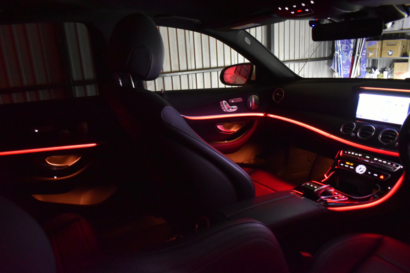 メルセデスベンツ Eクラス E220d AVG ｽﾎﾟｰﾂ ｴｸｽｸﾙｰｼﾌﾞ ﾚｰﾀﾞｰｾｰﾌﾃｨP ﾃﾞｨｰｾﾞﾙ燃費21.0 MEｺﾈｸﾄ ﾊﾟﾉﾗﾏｻﾝﾙｰﾌ 全席ﾋｰﾀｰ黒革 ﾃﾞｨｽﾄﾛ BSM Lﾁｪﾝｼﾞ AMGｴｱﾛ19AW ｷｰﾚｽGO ﾊﾟｰｸﾄﾛ 電動ﾄﾗﾝｸ ﾌﾞﾙﾒｽﾀｰ HUD 地ﾃﾞｼﾞﾅﾋﾞ 360ｶﾒﾗ 2年保証