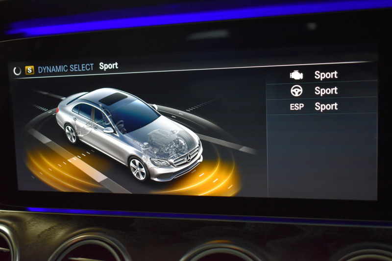 メルセデスベンツ Eクラス E220d AVG ｽﾎﾟｰﾂ ｴｸｽｸﾙｰｼﾌﾞ ﾚｰﾀﾞｰｾｰﾌﾃｨP ﾃﾞｨｰｾﾞﾙ燃費21.0 MEｺﾈｸﾄ ﾊﾟﾉﾗﾏｻﾝﾙｰﾌ 全席ﾋｰﾀｰ黒革 ﾃﾞｨｽﾄﾛ BSM Lﾁｪﾝｼﾞ AMGｴｱﾛ19AW ｷｰﾚｽGO ﾊﾟｰｸﾄﾛ 電動ﾄﾗﾝｸ ﾌﾞﾙﾒｽﾀｰ HUD 地ﾃﾞｼﾞﾅﾋﾞ 360ｶﾒﾗ 2年保証