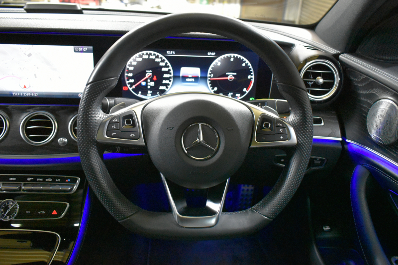 メルセデスベンツ Eクラス E220d AVG ｽﾎﾟｰﾂ ｴｸｽｸﾙｰｼﾌﾞ ﾚｰﾀﾞｰｾｰﾌﾃｨP ﾃﾞｨｰｾﾞﾙ燃費21.0 MEｺﾈｸﾄ ﾊﾟﾉﾗﾏｻﾝﾙｰﾌ 全席ﾋｰﾀｰ黒革 ﾃﾞｨｽﾄﾛ BSM Lﾁｪﾝｼﾞ AMGｴｱﾛ19AW ｷｰﾚｽGO ﾊﾟｰｸﾄﾛ 電動ﾄﾗﾝｸ ﾌﾞﾙﾒｽﾀｰ HUD 地ﾃﾞｼﾞﾅﾋﾞ 360ｶﾒﾗ 2年保証