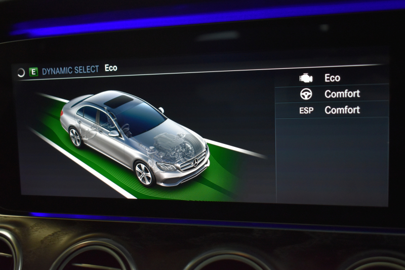 メルセデスベンツ Eクラス E220d AVG ｽﾎﾟｰﾂ ｴｸｽｸﾙｰｼﾌﾞ ﾚｰﾀﾞｰｾｰﾌﾃｨP ﾃﾞｨｰｾﾞﾙ燃費21.0 MEｺﾈｸﾄ ﾊﾟﾉﾗﾏｻﾝﾙｰﾌ 全席ﾋｰﾀｰ黒革 ﾃﾞｨｽﾄﾛ BSM Lﾁｪﾝｼﾞ AMGｴｱﾛ19AW ｷｰﾚｽGO ﾊﾟｰｸﾄﾛ 電動ﾄﾗﾝｸ ﾌﾞﾙﾒｽﾀｰ HUD 地ﾃﾞｼﾞﾅﾋﾞ 360ｶﾒﾗ 2年保証