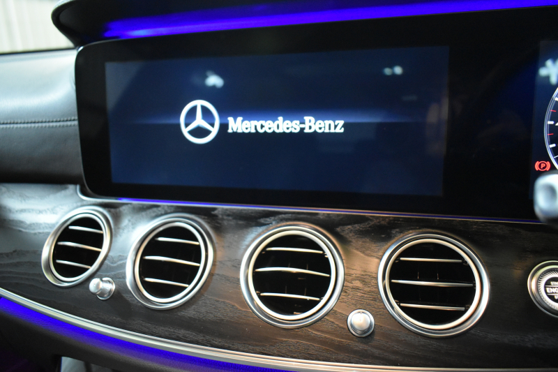 メルセデスベンツ Eクラス E220d AVG ｽﾎﾟｰﾂ ｴｸｽｸﾙｰｼﾌﾞ ﾚｰﾀﾞｰｾｰﾌﾃｨP ﾃﾞｨｰｾﾞﾙ燃費21.0 MEｺﾈｸﾄ ﾊﾟﾉﾗﾏｻﾝﾙｰﾌ 全席ﾋｰﾀｰ黒革 ﾃﾞｨｽﾄﾛ BSM Lﾁｪﾝｼﾞ AMGｴｱﾛ19AW ｷｰﾚｽGO ﾊﾟｰｸﾄﾛ 電動ﾄﾗﾝｸ ﾌﾞﾙﾒｽﾀｰ HUD 地ﾃﾞｼﾞﾅﾋﾞ 360ｶﾒﾗ 2年保証