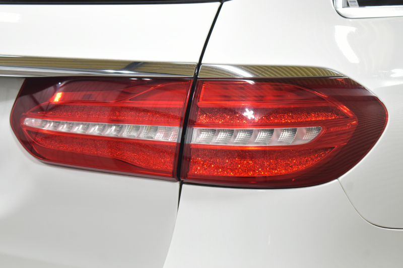 メルセデスベンツ Eクラス E200ﾜｺﾞﾝ AVG ｽﾎﾟｰﾂ 本革仕様 ﾚｰﾀﾞｰSP  9速AT 全席ﾋｰﾀｰ黒革 ﾃﾞｨｽﾄﾛ Bｽﾎﾟｯﾄ Lﾁｪﾝｼﾞ AMGｴｱﾛ19AW ｷｰﾚｽGO PTS ﾌｯﾄｹﾞｰﾄ ﾌﾞﾙﾒｽﾀｰS 地ﾃﾞｼﾞ360ｶﾒﾗ 2年保証