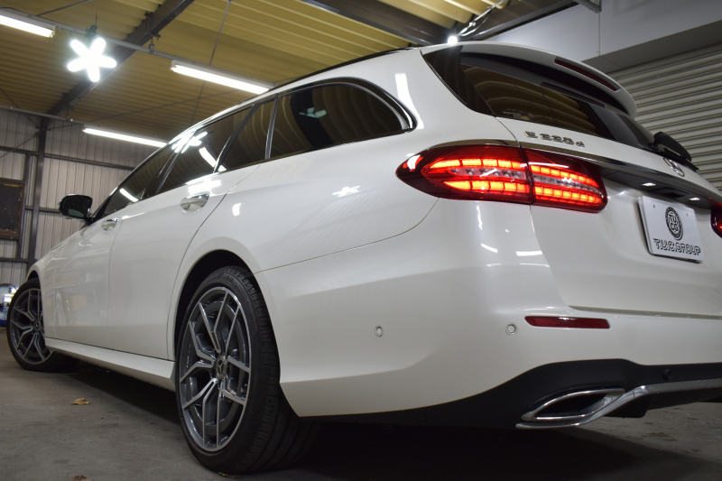 メルセデスベンツ Eクラス E220dﾜｺﾞﾝ ｽﾎﾟｰﾂ ｴｸｽｸﾙｰｼﾌﾞP AMGﾗｲﾝｲﾝﾃﾘｱP ﾚｰﾀﾞｰｾｰﾌﾃｨP 後期型 ﾊﾟﾉﾗﾏｻﾝﾙｰﾌ 全席ﾋｰﾀｰ黒革 ﾌﾞﾙﾒｽﾀｰ HUD ﾃﾞｨｽﾄﾛ BSM Lﾁｪﾝｼﾞ AMGｴｱﾛ19AW MBUXﾅﾋﾞTV 360ｶﾒﾗ ｷｰﾚｽｺﾞｰ  ﾏﾙﾁｶﾗｰｱﾝﾋﾞｴﾝﾄ 2年保証