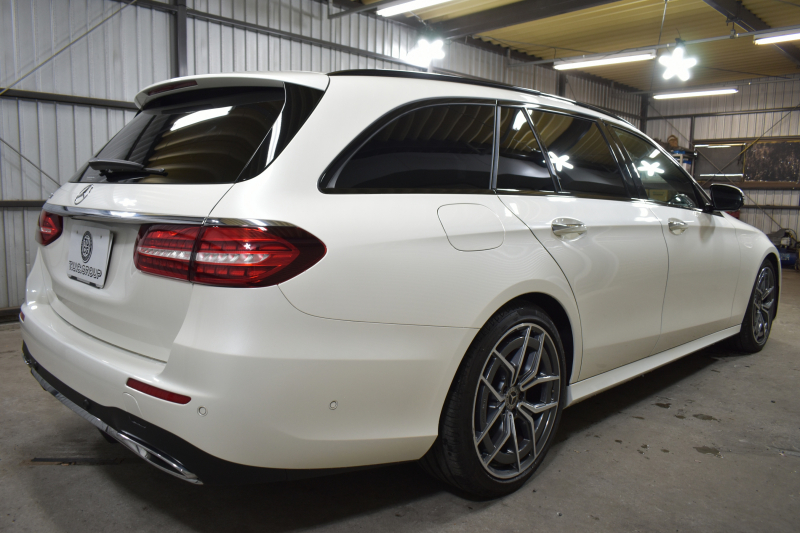 メルセデスベンツ Eクラス E220dﾜｺﾞﾝ ｽﾎﾟｰﾂ ｴｸｽｸﾙｰｼﾌﾞP AMGﾗｲﾝｲﾝﾃﾘｱP ﾚｰﾀﾞｰｾｰﾌﾃｨP 後期型 ﾊﾟﾉﾗﾏｻﾝﾙｰﾌ 全席ﾋｰﾀｰ黒革 ﾌﾞﾙﾒｽﾀｰ HUD ﾃﾞｨｽﾄﾛ BSM Lﾁｪﾝｼﾞ AMGｴｱﾛ19AW MBUXﾅﾋﾞTV 360ｶﾒﾗ ｷｰﾚｽｺﾞｰ  ﾏﾙﾁｶﾗｰｱﾝﾋﾞｴﾝﾄ 2年保証