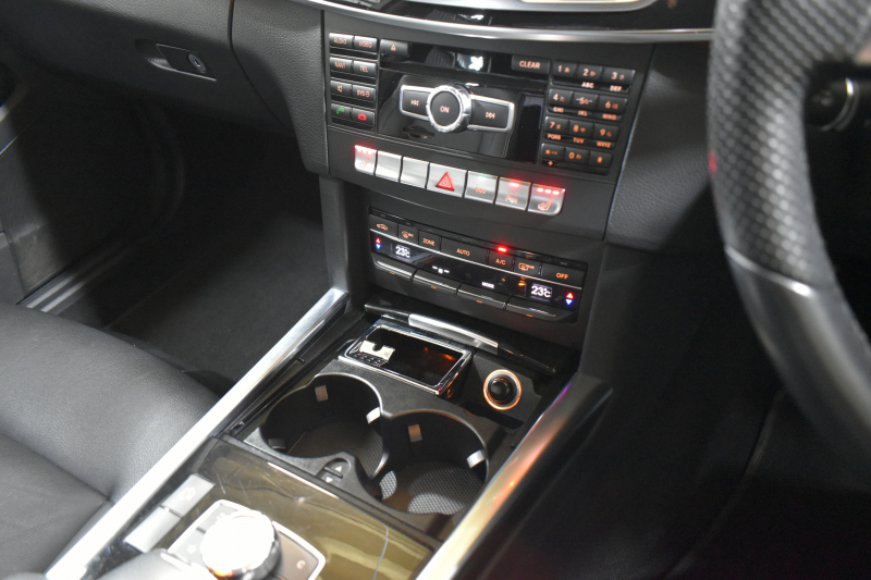 メルセデスベンツ Eクラス メルセデスベンツ Eクラス E250 AVG AMGｽﾎﾟｰﾂ ﾚｰﾀﾞｰｾｰﾌﾃｨP 後期 全席ﾋｰﾀｰ黒革 ﾃﾞｨｽﾄﾛ ﾌﾞﾗｲﾝﾄﾞｽﾎﾟｯﾄ Lｷｰﾌﾟ ｷｰﾚｽGo AMGｴｱﾛ18AW ﾊﾟｰｸﾄﾛ LEDﾍｯﾄﾞ 駐車支援 地ﾃﾞｼﾞﾅﾋﾞ ﾊﾞｯｸｶﾒﾗ 2年保証