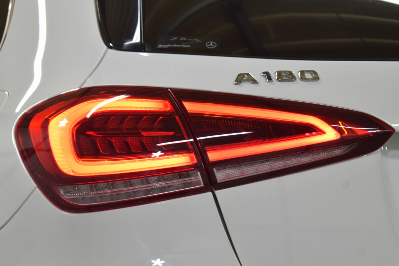 メルセデスベンツ Aクラス A180 Edition1 ﾚｰﾀﾞｰSP 限定150台 MEｺﾈｸﾄ MBUXｼｽﾃﾑ Edition1専用内装 ﾃﾞｨｽﾄﾛﾆｯｸﾌﾟﾗｽ ﾌﾞﾗｲﾝﾄﾞｽﾎﾟｯﾄ ﾚｰﾝﾁｪﾝｼﾞ AMGｴｱﾛ19AW ﾏﾙﾁLED ｷｰGO PTS HUD 10.25ｲﾝﾁｺｯｸﾋﾟｯﾄﾃﾞｨｽﾌﾟﾚｲ 360ｶﾒﾗ 2年保証