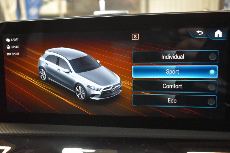 メルセデスベンツ Aクラス A180 Edition1 ﾚｰﾀﾞｰSP 限定150台 MEｺﾈｸﾄ MBUXｼｽﾃﾑ Edition1専用内装 ﾃﾞｨｽﾄﾛﾆｯｸﾌﾟﾗｽ ﾌﾞﾗｲﾝﾄﾞｽﾎﾟｯﾄ ﾚｰﾝﾁｪﾝｼﾞ AMGｴｱﾛ19AW ﾏﾙﾁLED ｷｰGO PTS HUD 10.25ｲﾝﾁｺｯｸﾋﾟｯﾄﾃﾞｨｽﾌﾟﾚｲ 360ｶﾒﾗ 2年保証