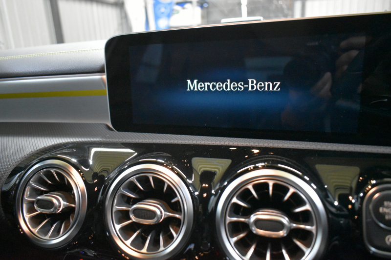 メルセデスベンツ Aクラス A180 Edition1 ﾚｰﾀﾞｰSP 限定150台 MEｺﾈｸﾄ MBUXｼｽﾃﾑ Edition1専用内装 ﾃﾞｨｽﾄﾛﾆｯｸﾌﾟﾗｽ ﾌﾞﾗｲﾝﾄﾞｽﾎﾟｯﾄ ﾚｰﾝﾁｪﾝｼﾞ AMGｴｱﾛ19AW ﾏﾙﾁLED ｷｰGO PTS HUD 10.25ｲﾝﾁｺｯｸﾋﾟｯﾄﾃﾞｨｽﾌﾟﾚｲ 360ｶﾒﾗ 2年保証