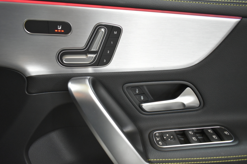 メルセデスベンツ Aクラス A180 Edition1 ﾚｰﾀﾞｰSP 限定150台 MEｺﾈｸﾄ MBUXｼｽﾃﾑ Edition1専用内装 ﾃﾞｨｽﾄﾛﾆｯｸﾌﾟﾗｽ ﾌﾞﾗｲﾝﾄﾞｽﾎﾟｯﾄ ﾚｰﾝﾁｪﾝｼﾞ AMGｴｱﾛ19AW ﾏﾙﾁLED ｷｰGO PTS HUD 10.25ｲﾝﾁｺｯｸﾋﾟｯﾄﾃﾞｨｽﾌﾟﾚｲ 360ｶﾒﾗ 2年保証