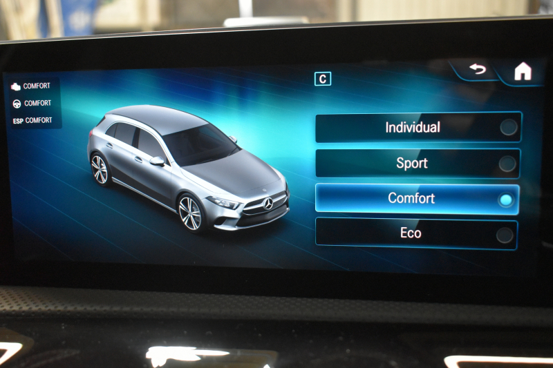 メルセデスベンツ Aクラス A180 Edition1 ﾚｰﾀﾞｰSP 限定150台 MEｺﾈｸﾄ MBUXｼｽﾃﾑ Edition1専用内装 ﾃﾞｨｽﾄﾛﾆｯｸﾌﾟﾗｽ ﾌﾞﾗｲﾝﾄﾞｽﾎﾟｯﾄ ﾚｰﾝﾁｪﾝｼﾞ AMGｴｱﾛ19AW ﾏﾙﾁLED ｷｰGO PTS HUD 10.25ｲﾝﾁｺｯｸﾋﾟｯﾄﾃﾞｨｽﾌﾟﾚｲ 360ｶﾒﾗ 2年保証