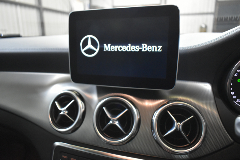 メルセデスベンツ GLA GLA220 4M ﾚｻﾞｰEXC ﾚｰﾀﾞｰSP  後期型 184馬力 4WD 1ｵｰﾅｰ ﾊﾟﾉﾗﾏｻﾝﾙｰﾌ ﾋｰﾀｰ黒革 ﾃﾞｨｽﾄﾛ Bｽﾎﾟｯﾄ 専用18AW&ﾊﾞﾝﾊﾟｰ 駐車支援 ｷｰGO ﾊｰﾏﾝK PTS ﾌｯﾄｹﾞｰﾄ 地ﾃﾞｼﾞBｶﾒﾗ 2年保証