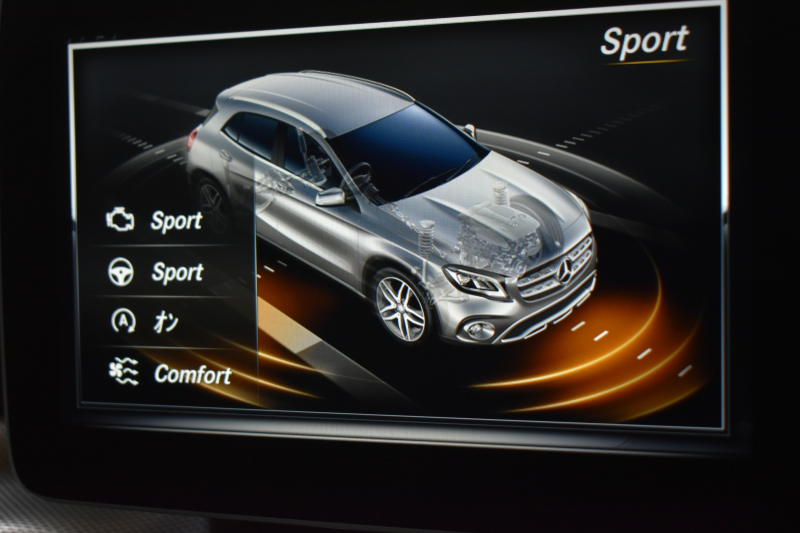 メルセデスベンツ GLA GLA220 4M ﾚｻﾞｰEXC ﾚｰﾀﾞｰSP  後期型 184馬力 4WD 1ｵｰﾅｰ ﾊﾟﾉﾗﾏｻﾝﾙｰﾌ ﾋｰﾀｰ黒革 ﾃﾞｨｽﾄﾛ Bｽﾎﾟｯﾄ 専用18AW&ﾊﾞﾝﾊﾟｰ 駐車支援 ｷｰGO ﾊｰﾏﾝK PTS ﾌｯﾄｹﾞｰﾄ 地ﾃﾞｼﾞBｶﾒﾗ 2年保証