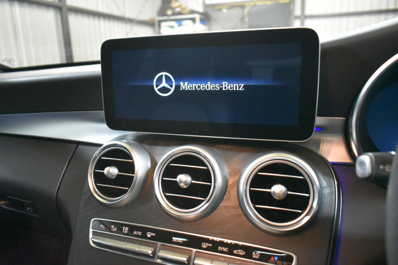 メルセデスベンツ Cクラス C200 ﾛｰﾚｳｽｴﾃﾞｨｼｮﾝ ｽﾎﾟｰﾂ+P ﾚｰﾀﾞｰｾｰﾌﾃｨP 最終特別仕様  9速 BSG搭載 ﾊﾟﾉﾗﾏｻﾝR HUD ﾋｰﾀｰ黒革 ﾃﾞｨｽﾄﾛ BSM Lｷｰﾌﾟ AMGｴｱﾛ18AW ｷｰﾚｽGo PTS 液晶ﾒｰﾀｰ LEDﾍｯﾄﾞﾗｲﾄ 地ﾃﾞｼﾞﾅﾋﾞ Bｶﾒﾗ 2年保証