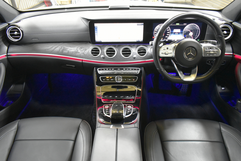 メルセデスベンツ Eクラス E200ﾜｺﾞﾝ AVG BSG搭載 AMGﾗｲﾝ ｴｸｽｸﾙｰｼﾌﾞP ﾚｰﾀﾞｰｾｰﾌﾃｨP ﾊﾟﾉﾗﾏｻﾝﾙｰﾌ 革 AMGｴｱﾛ19AW ﾌﾞﾙﾒｽﾀｰS HUD ｴｱﾊﾞﾗﾝｽP ﾅﾋﾞTV 360ｶﾒﾗ ﾌｯﾄｹﾞｰﾄ ﾃﾞｨｽﾄﾛﾆｯｸ ﾌﾞﾗｲﾝﾄﾞS 2年保証