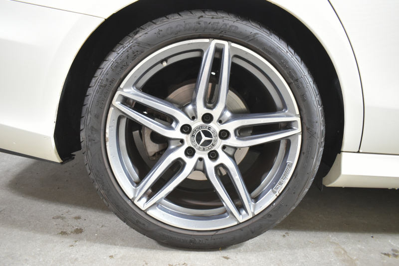 メルセデスベンツ Eクラス E200ﾜｺﾞﾝ AVG BSG搭載 AMGﾗｲﾝ ｴｸｽｸﾙｰｼﾌﾞP ﾚｰﾀﾞｰｾｰﾌﾃｨP ﾊﾟﾉﾗﾏｻﾝﾙｰﾌ 革 AMGｴｱﾛ19AW ﾌﾞﾙﾒｽﾀｰS HUD ｴｱﾊﾞﾗﾝｽP ﾅﾋﾞTV 360ｶﾒﾗ ﾌｯﾄｹﾞｰﾄ ﾃﾞｨｽﾄﾛﾆｯｸ ﾌﾞﾗｲﾝﾄﾞS 2年保証