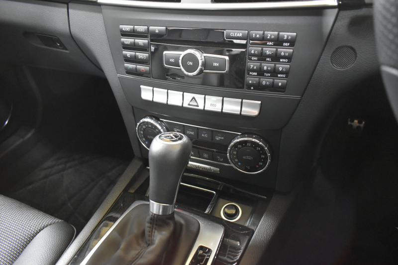 メルセデスベンツ Cクラス C200BE AVG ﾚｰﾀﾞｰｾｰﾌﾃｨP後期型 ﾃﾞｨｽﾄﾛﾆｯｸﾌﾟﾗｽ ﾌﾞﾗｲﾝﾄﾞｽﾎﾟｯﾄ ｷｰﾚｽGo AMGｴｱﾛ ﾊﾟｰｸﾄﾛﾆｯｸ 地デジBｶﾒﾗ 2年保証