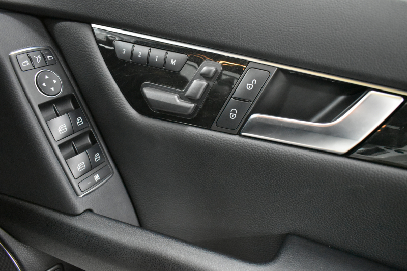 メルセデスベンツ Cクラス C200BE AVG ﾚｰﾀﾞｰｾｰﾌﾃｨP後期型 ﾃﾞｨｽﾄﾛﾆｯｸﾌﾟﾗｽ ﾌﾞﾗｲﾝﾄﾞｽﾎﾟｯﾄ ｷｰﾚｽGo AMGｴｱﾛ ﾊﾟｰｸﾄﾛﾆｯｸ 地デジBｶﾒﾗ 2年保証