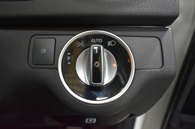 メルセデスベンツ Cクラス C200BE AVG ﾚｰﾀﾞｰｾｰﾌﾃｨP後期型 ﾃﾞｨｽﾄﾛﾆｯｸﾌﾟﾗｽ ﾌﾞﾗｲﾝﾄﾞｽﾎﾟｯﾄ ｷｰﾚｽGo AMGｴｱﾛ ﾊﾟｰｸﾄﾛﾆｯｸ 地デジBｶﾒﾗ 2年保証