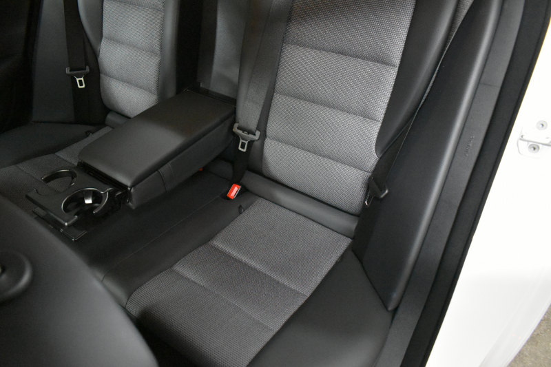 メルセデスベンツ Cクラス C200BE AVG ﾚｰﾀﾞｰｾｰﾌﾃｨP後期型 ﾃﾞｨｽﾄﾛﾆｯｸﾌﾟﾗｽ ﾌﾞﾗｲﾝﾄﾞｽﾎﾟｯﾄ ｷｰﾚｽGo AMGｴｱﾛ ﾊﾟｰｸﾄﾛﾆｯｸ 地デジBｶﾒﾗ 2年保証