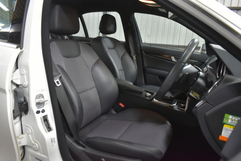 メルセデスベンツ Cクラス C200BE AVG ﾚｰﾀﾞｰｾｰﾌﾃｨP後期型 ﾃﾞｨｽﾄﾛﾆｯｸﾌﾟﾗｽ ﾌﾞﾗｲﾝﾄﾞｽﾎﾟｯﾄ ｷｰﾚｽGo AMGｴｱﾛ ﾊﾟｰｸﾄﾛﾆｯｸ 地デジBｶﾒﾗ 2年保証