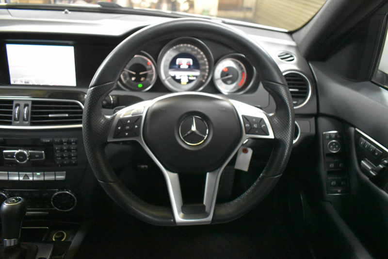 メルセデスベンツ Cクラス C200BE AVG ﾚｰﾀﾞｰｾｰﾌﾃｨP後期型 ﾃﾞｨｽﾄﾛﾆｯｸﾌﾟﾗｽ ﾌﾞﾗｲﾝﾄﾞｽﾎﾟｯﾄ ｷｰﾚｽGo AMGｴｱﾛ ﾊﾟｰｸﾄﾛﾆｯｸ 地デジBｶﾒﾗ 2年保証