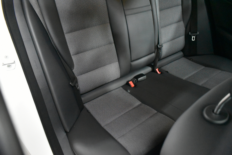 メルセデスベンツ Cクラス C200BE AVG ﾚｰﾀﾞｰｾｰﾌﾃｨP後期型 ﾃﾞｨｽﾄﾛﾆｯｸﾌﾟﾗｽ ﾌﾞﾗｲﾝﾄﾞｽﾎﾟｯﾄ ｷｰﾚｽGo AMGｴｱﾛ ﾊﾟｰｸﾄﾛﾆｯｸ 地デジBｶﾒﾗ 2年保証