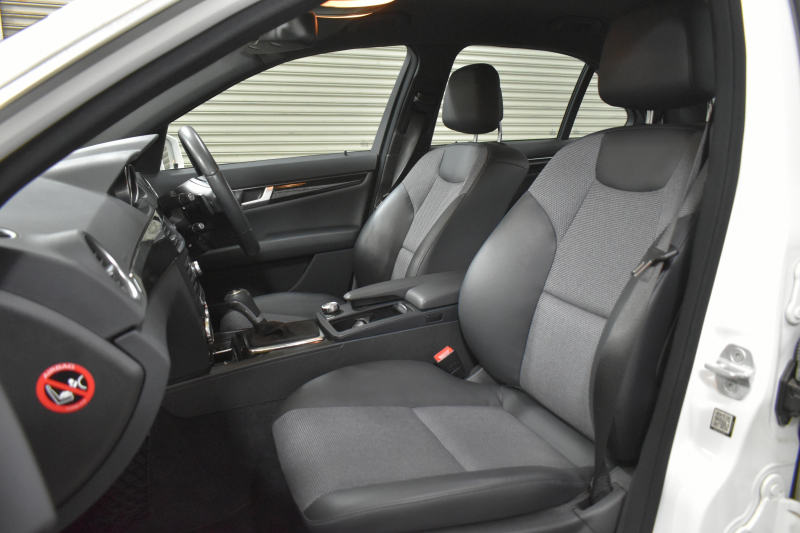 メルセデスベンツ Cクラス C200BE AVG ﾚｰﾀﾞｰｾｰﾌﾃｨP後期型 ﾃﾞｨｽﾄﾛﾆｯｸﾌﾟﾗｽ ﾌﾞﾗｲﾝﾄﾞｽﾎﾟｯﾄ ｷｰﾚｽGo AMGｴｱﾛ ﾊﾟｰｸﾄﾛﾆｯｸ 地デジBｶﾒﾗ 2年保証