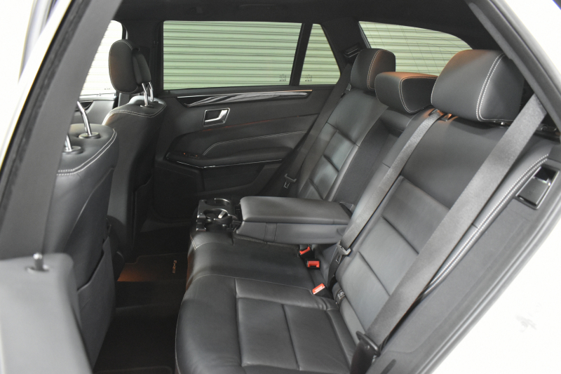 メルセデスベンツ Cクラス C200ﾜｺﾞﾝ AVG AMGﾗｲﾝ ﾚｰﾀﾞｰSP 後期型 ﾃﾞｨｽﾄﾛ Lﾁｪﾝｼﾞ 誤発進 ﾋｰﾀｰ黒革 AMGｴｱﾛ18AW ｷｰﾚｽGo PTS 電動Rｹﾞｰﾄ 地ﾃﾞｼﾞBｶﾒﾗ 2年保証