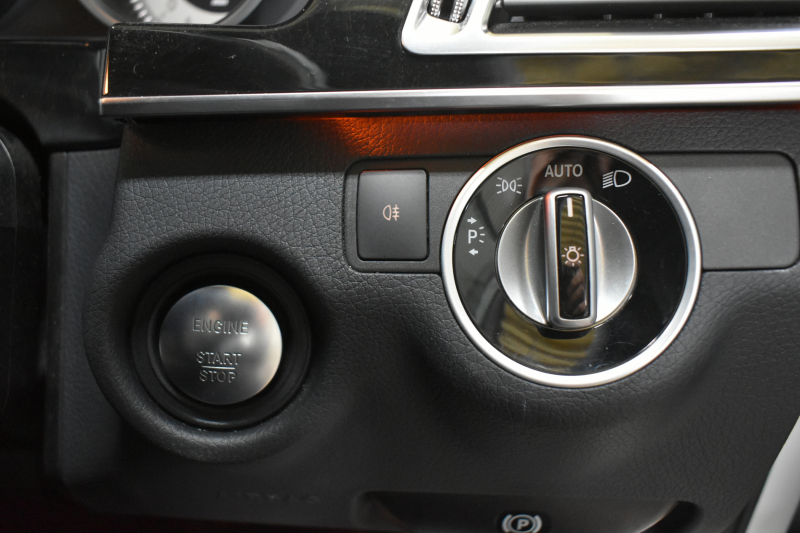 メルセデスベンツ Cクラス C200ﾜｺﾞﾝ AVG AMGﾗｲﾝ ﾚｰﾀﾞｰSP 後期型 ﾃﾞｨｽﾄﾛ Lﾁｪﾝｼﾞ 誤発進 ﾋｰﾀｰ黒革 AMGｴｱﾛ18AW ｷｰﾚｽGo PTS 電動Rｹﾞｰﾄ 地ﾃﾞｼﾞBｶﾒﾗ 2年保証