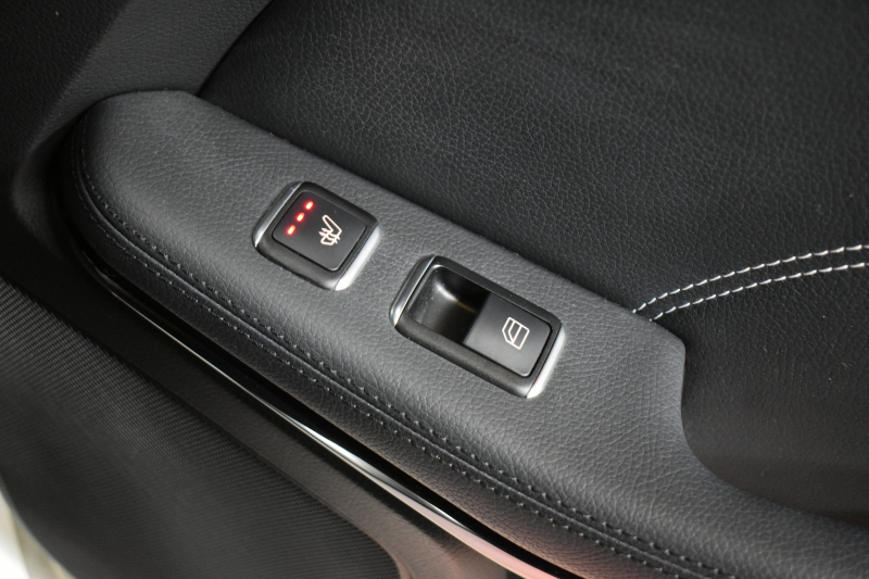 メルセデスベンツ Cクラス C200ﾜｺﾞﾝ AVG AMGﾗｲﾝ ﾚｰﾀﾞｰSP 後期型 ﾃﾞｨｽﾄﾛ Lﾁｪﾝｼﾞ 誤発進 ﾋｰﾀｰ黒革 AMGｴｱﾛ18AW ｷｰﾚｽGo PTS 電動Rｹﾞｰﾄ 地ﾃﾞｼﾞBｶﾒﾗ 2年保証