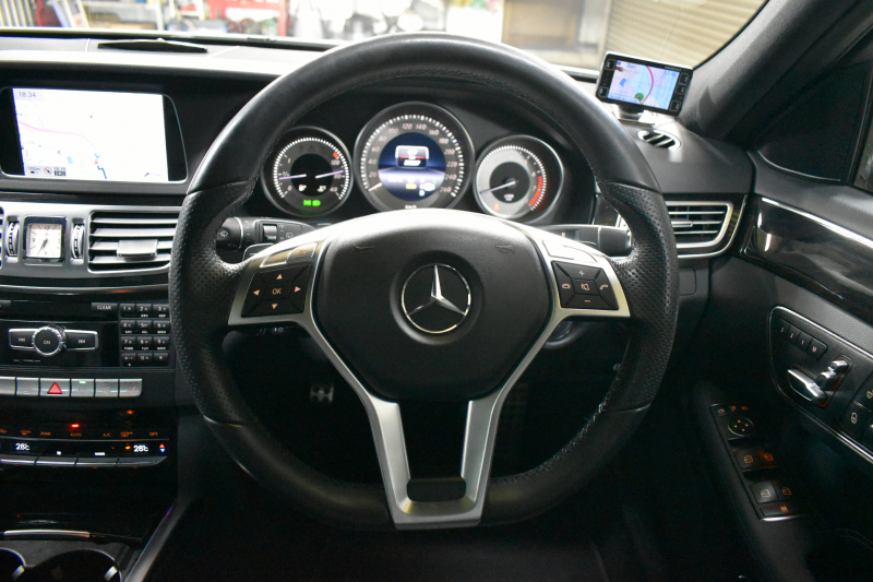 メルセデスベンツ Cクラス C200ﾜｺﾞﾝ AVG AMGﾗｲﾝ ﾚｰﾀﾞｰSP 後期型 ﾃﾞｨｽﾄﾛ Lﾁｪﾝｼﾞ 誤発進 ﾋｰﾀｰ黒革 AMGｴｱﾛ18AW ｷｰﾚｽGo PTS 電動Rｹﾞｰﾄ 地ﾃﾞｼﾞBｶﾒﾗ 2年保証