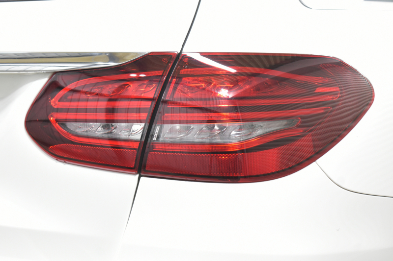 メルセデスベンツ Cクラス C200ﾜｺﾞﾝ AVG AMGﾗｲﾝ ﾚｰﾀﾞｰｾｰﾌﾃｨP 後期 AMGｴｱﾛ18AW ｴｱｻｽ 革 ﾃﾞｨｽﾄﾛﾆｯｸ ﾌﾞﾗｲﾝﾄﾞｽﾎﾟｯﾄ ﾚｰﾝｷｰﾌﾟ ﾅﾋﾞTV ﾊﾞｯｸｶﾒﾗ ｵｰﾄﾃｰﾙｹﾞｰﾄ ｷｰﾚｽｺﾞｰ 2年保証