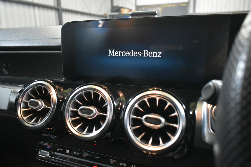 メルセデスベンツ GLB GLB250 4ﾏﾁｯｸ ｽﾎﾟｰﾂ AMGﾗｲﾝ ﾅｲﾄP ﾚｰﾀﾞｰｾｰﾌﾃｨP 黒革 AMGｴｱﾛ20AW MBUXﾅﾋﾞTV 360ｶﾒﾗ ﾃﾞｨｽﾄﾛﾆｯｸ ﾌﾞﾗｲﾝﾄﾞｽﾎﾟｯﾄ ﾚｰﾝｷｰﾌﾟ ｷｰﾚｽGO ﾌｯﾄｹﾞｰﾄ ﾜｲﾔﾚｽﾁｬｰｼﾞ ﾏﾙﾁｶﾗｰｱﾝﾋﾞｴﾝﾄ 3列ｼｰﾄ7人乗 2年保証