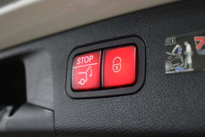 メルセデスベンツ Eクラス E200 ｽﾎﾟｰﾂ BSG搭載 ｴｸｽｸﾙｰｼﾌﾞP AMGﾗｲﾝｲﾝﾃﾘｱP ﾚｰﾀﾞｰｾｰﾌﾃｨP 後期型 ﾊﾟﾉﾗﾏｻﾝﾙｰﾌ 革 ﾌﾞﾙﾒｽﾀｰ HUD ｴｱﾊﾞﾗﾝｽP ﾊﾟﾜｰﾄﾗﾝｸ AMGｴｱﾛ19AW MBUXARﾅﾋﾞTV 360ｶﾒﾗ ﾜｲﾔﾚｽﾁｬｰｼﾞ ﾃﾞｨｽﾄﾛ ﾌﾞﾗｲﾝﾄﾞS ﾚｰﾝｷｰﾌﾟ 2年保証