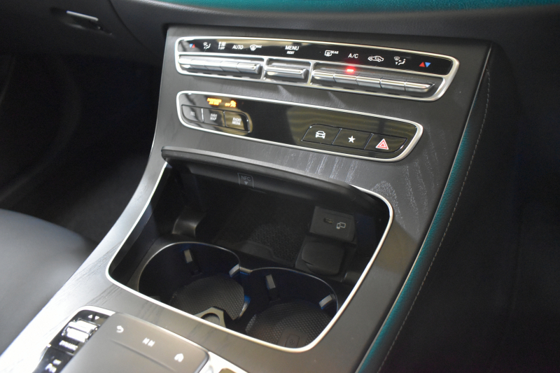 メルセデスベンツ Eクラス E200 ｽﾎﾟｰﾂ BSG搭載 ｴｸｽｸﾙｰｼﾌﾞP AMGﾗｲﾝｲﾝﾃﾘｱP ﾚｰﾀﾞｰｾｰﾌﾃｨP 後期型 ﾊﾟﾉﾗﾏｻﾝﾙｰﾌ 革 ﾌﾞﾙﾒｽﾀｰ HUD ｴｱﾊﾞﾗﾝｽP ﾊﾟﾜｰﾄﾗﾝｸ AMGｴｱﾛ19AW MBUXARﾅﾋﾞTV 360ｶﾒﾗ ﾜｲﾔﾚｽﾁｬｰｼﾞ ﾃﾞｨｽﾄﾛ ﾌﾞﾗｲﾝﾄﾞS ﾚｰﾝｷｰﾌﾟ 2年保証