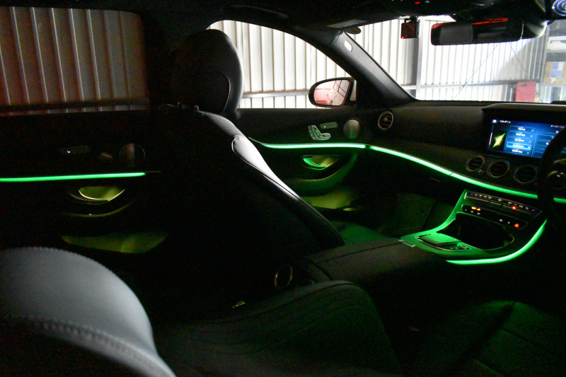 メルセデスベンツ Eクラス E200 ｽﾎﾟｰﾂ BSG搭載 ｴｸｽｸﾙｰｼﾌﾞP AMGﾗｲﾝｲﾝﾃﾘｱP ﾚｰﾀﾞｰｾｰﾌﾃｨP 後期型 ﾊﾟﾉﾗﾏｻﾝﾙｰﾌ 革 ﾌﾞﾙﾒｽﾀｰ HUD ｴｱﾊﾞﾗﾝｽP ﾊﾟﾜｰﾄﾗﾝｸ AMGｴｱﾛ19AW MBUXARﾅﾋﾞTV 360ｶﾒﾗ ﾜｲﾔﾚｽﾁｬｰｼﾞ ﾃﾞｨｽﾄﾛ ﾌﾞﾗｲﾝﾄﾞS ﾚｰﾝｷｰﾌﾟ 2年保証