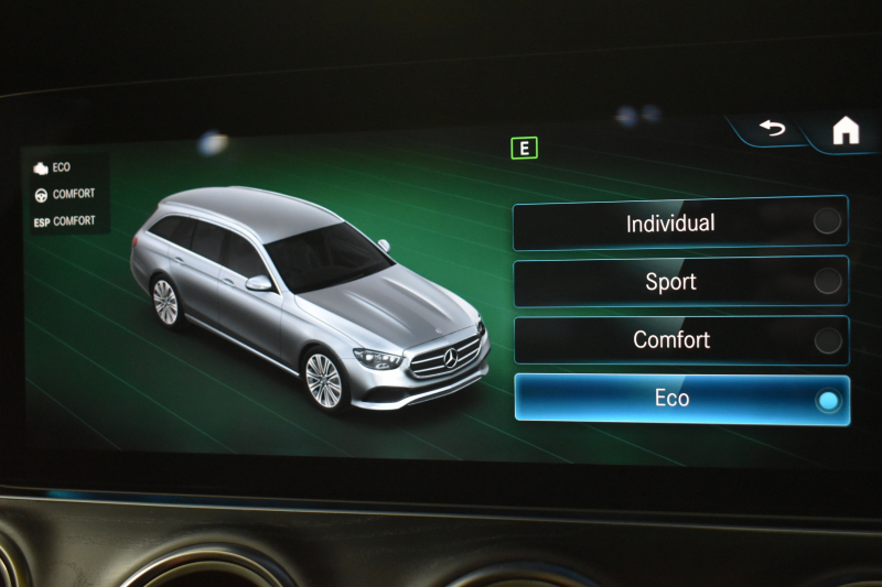 メルセデスベンツ Eクラス E200 ｽﾎﾟｰﾂ BSG搭載 ｴｸｽｸﾙｰｼﾌﾞP AMGﾗｲﾝｲﾝﾃﾘｱP ﾚｰﾀﾞｰｾｰﾌﾃｨP 後期型 ﾊﾟﾉﾗﾏｻﾝﾙｰﾌ 革 ﾌﾞﾙﾒｽﾀｰ HUD ｴｱﾊﾞﾗﾝｽP ﾊﾟﾜｰﾄﾗﾝｸ AMGｴｱﾛ19AW MBUXARﾅﾋﾞTV 360ｶﾒﾗ ﾜｲﾔﾚｽﾁｬｰｼﾞ ﾃﾞｨｽﾄﾛ ﾌﾞﾗｲﾝﾄﾞS ﾚｰﾝｷｰﾌﾟ 2年保証