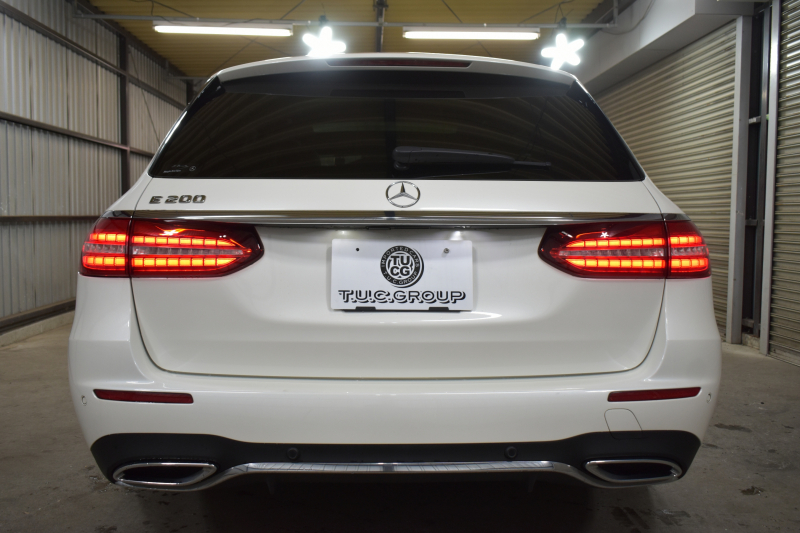 メルセデスベンツ Eクラス E200 ｽﾎﾟｰﾂ BSG搭載 ｴｸｽｸﾙｰｼﾌﾞP AMGﾗｲﾝｲﾝﾃﾘｱP ﾚｰﾀﾞｰｾｰﾌﾃｨP 後期型 ﾊﾟﾉﾗﾏｻﾝﾙｰﾌ 革 ﾌﾞﾙﾒｽﾀｰ HUD ｴｱﾊﾞﾗﾝｽP ﾊﾟﾜｰﾄﾗﾝｸ AMGｴｱﾛ19AW MBUXARﾅﾋﾞTV 360ｶﾒﾗ ﾜｲﾔﾚｽﾁｬｰｼﾞ ﾃﾞｨｽﾄﾛ ﾌﾞﾗｲﾝﾄﾞS ﾚｰﾝｷｰﾌﾟ 2年保証