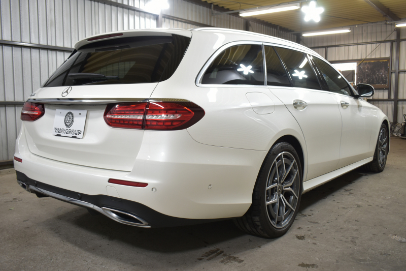 メルセデスベンツ Eクラス E200 ｽﾎﾟｰﾂ BSG搭載 ｴｸｽｸﾙｰｼﾌﾞP AMGﾗｲﾝｲﾝﾃﾘｱP ﾚｰﾀﾞｰｾｰﾌﾃｨP 後期型 ﾊﾟﾉﾗﾏｻﾝﾙｰﾌ 革 ﾌﾞﾙﾒｽﾀｰ HUD ｴｱﾊﾞﾗﾝｽP ﾊﾟﾜｰﾄﾗﾝｸ AMGｴｱﾛ19AW MBUXARﾅﾋﾞTV 360ｶﾒﾗ ﾜｲﾔﾚｽﾁｬｰｼﾞ ﾃﾞｨｽﾄﾛ ﾌﾞﾗｲﾝﾄﾞS ﾚｰﾝｷｰﾌﾟ 2年保証