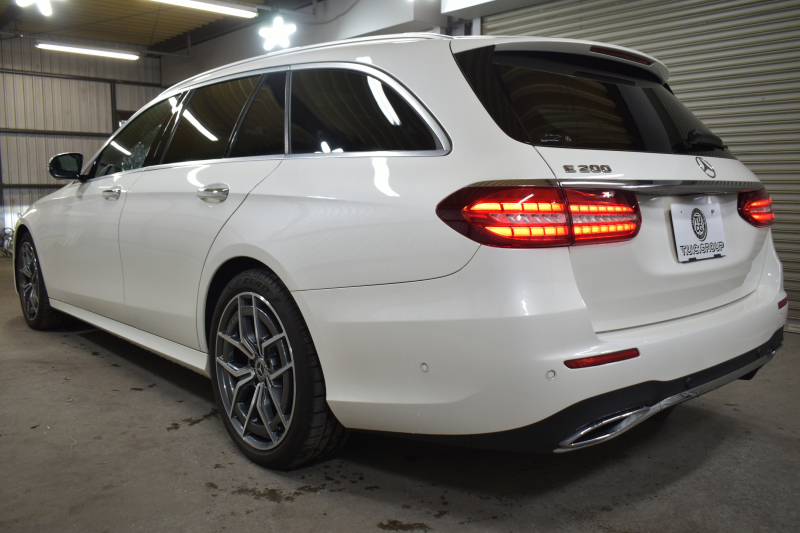 メルセデスベンツ Eクラス E200 ｽﾎﾟｰﾂ BSG搭載 ｴｸｽｸﾙｰｼﾌﾞP AMGﾗｲﾝｲﾝﾃﾘｱP ﾚｰﾀﾞｰｾｰﾌﾃｨP 後期型 ﾊﾟﾉﾗﾏｻﾝﾙｰﾌ 革 ﾌﾞﾙﾒｽﾀｰ HUD ｴｱﾊﾞﾗﾝｽP ﾊﾟﾜｰﾄﾗﾝｸ AMGｴｱﾛ19AW MBUXARﾅﾋﾞTV 360ｶﾒﾗ ﾜｲﾔﾚｽﾁｬｰｼﾞ ﾃﾞｨｽﾄﾛ ﾌﾞﾗｲﾝﾄﾞS ﾚｰﾝｷｰﾌﾟ 2年保証