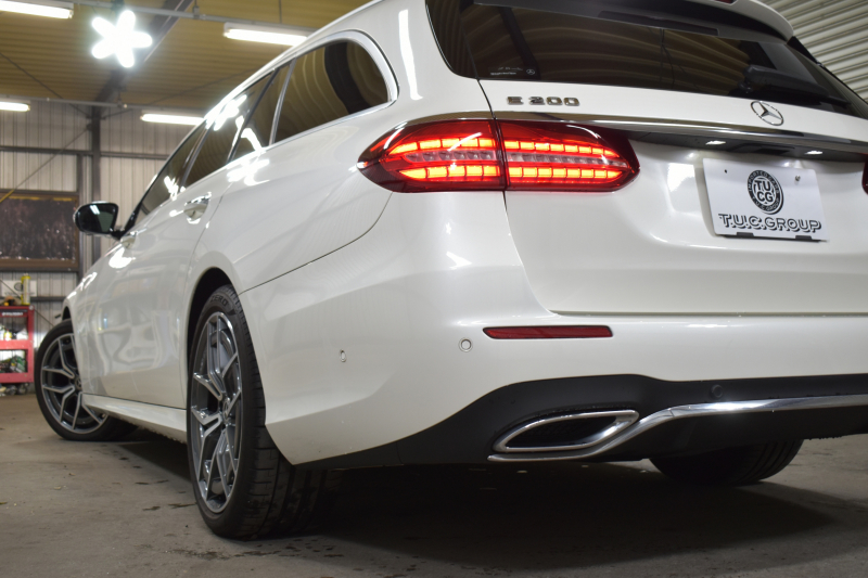 メルセデスベンツ Eクラス E200 ｽﾎﾟｰﾂ BSG搭載 ｴｸｽｸﾙｰｼﾌﾞP AMGﾗｲﾝｲﾝﾃﾘｱP ﾚｰﾀﾞｰｾｰﾌﾃｨP 後期型 ﾊﾟﾉﾗﾏｻﾝﾙｰﾌ 革 ﾌﾞﾙﾒｽﾀｰ HUD ｴｱﾊﾞﾗﾝｽP ﾊﾟﾜｰﾄﾗﾝｸ AMGｴｱﾛ19AW MBUXARﾅﾋﾞTV 360ｶﾒﾗ ﾜｲﾔﾚｽﾁｬｰｼﾞ ﾃﾞｨｽﾄﾛ ﾌﾞﾗｲﾝﾄﾞS ﾚｰﾝｷｰﾌﾟ 2年保証