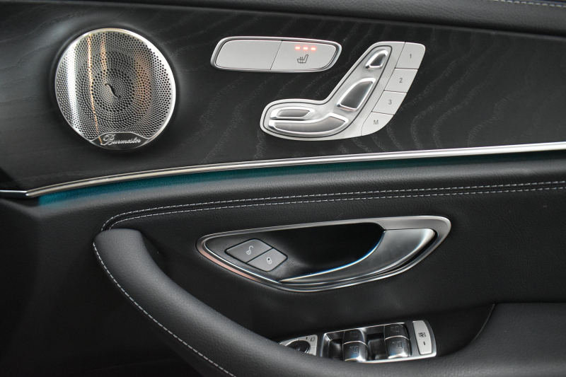 メルセデスベンツ Eクラス E200 ｽﾎﾟｰﾂ BSG搭載 ｴｸｽｸﾙｰｼﾌﾞP AMGﾗｲﾝｲﾝﾃﾘｱP ﾚｰﾀﾞｰｾｰﾌﾃｨP 後期型 ﾊﾟﾉﾗﾏｻﾝﾙｰﾌ 革 ﾌﾞﾙﾒｽﾀｰ HUD ｴｱﾊﾞﾗﾝｽP ﾊﾟﾜｰﾄﾗﾝｸ AMGｴｱﾛ19AW MBUXARﾅﾋﾞTV 360ｶﾒﾗ ﾜｲﾔﾚｽﾁｬｰｼﾞ ﾃﾞｨｽﾄﾛ ﾌﾞﾗｲﾝﾄﾞS ﾚｰﾝｷｰﾌﾟ 2年保証