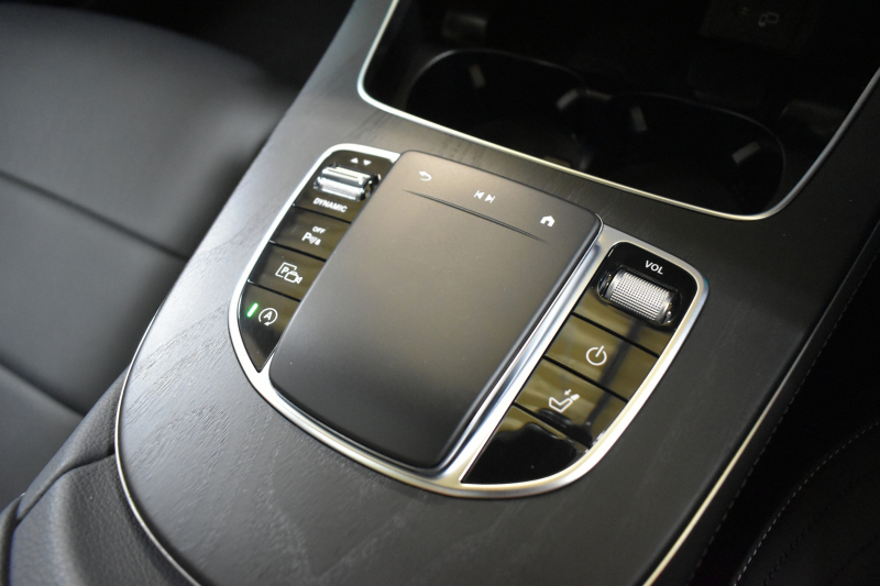 メルセデスベンツ Eクラス E200 ｽﾎﾟｰﾂ BSG搭載 ｴｸｽｸﾙｰｼﾌﾞP AMGﾗｲﾝｲﾝﾃﾘｱP ﾚｰﾀﾞｰｾｰﾌﾃｨP 後期型 ﾊﾟﾉﾗﾏｻﾝﾙｰﾌ 革 ﾌﾞﾙﾒｽﾀｰ HUD ｴｱﾊﾞﾗﾝｽP ﾊﾟﾜｰﾄﾗﾝｸ AMGｴｱﾛ19AW MBUXARﾅﾋﾞTV 360ｶﾒﾗ ﾜｲﾔﾚｽﾁｬｰｼﾞ ﾃﾞｨｽﾄﾛ ﾌﾞﾗｲﾝﾄﾞS ﾚｰﾝｷｰﾌﾟ 2年保証