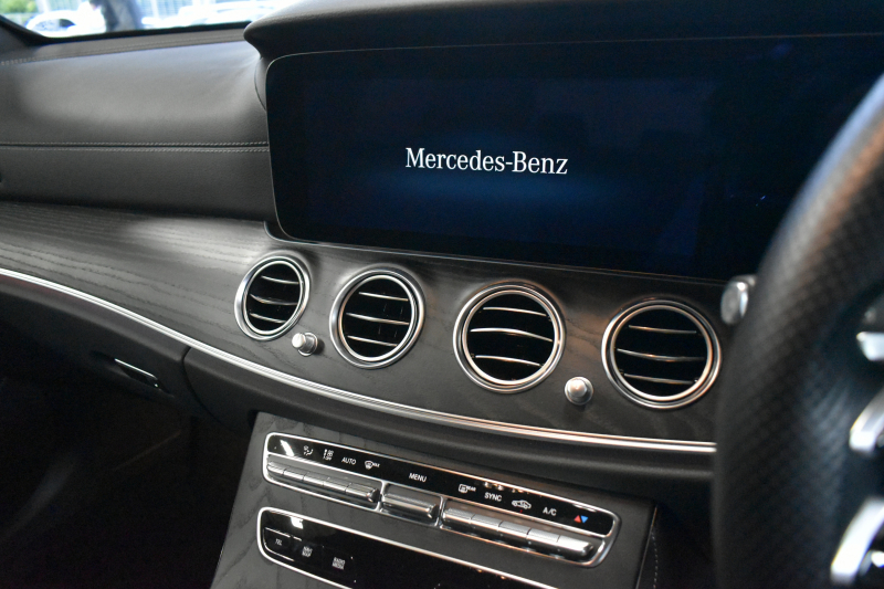 メルセデスベンツ Eクラス E220d ｽﾎﾟｰﾂ BSG搭載 ｴｸｽｸﾙｰｼﾌﾞP AMGﾗｲﾝｲﾝﾃﾘｱP ﾚｰﾀﾞｰｾｰﾌﾃｨP 後期型 革 ﾌﾞﾙﾒｽﾀｰ HUD ｴｱﾊﾞﾗﾝｽP ﾊﾟﾜｰﾄﾗﾝｸ AMGｴｱﾛ19AW MBUXARﾅﾋﾞTV 360ｶﾒﾗ ﾜｲﾔﾚｽﾁｬｰｼﾞ ﾃﾞｨｽﾄﾛ ﾌﾞﾗｲﾝﾄﾞS ﾚｰﾝｷｰﾌﾟ 2年保証