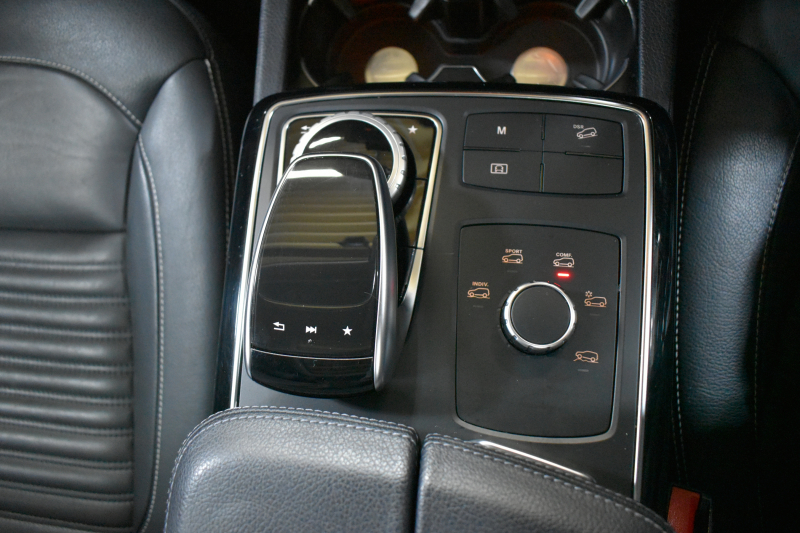 メルセデスベンツ GLE GLE350d 4ﾏﾁｯｸ ｽﾎﾟｰﾂ ﾚｰﾀﾞｰP 3.0ℓV型6気筒ﾀｰﾎﾞ 全席ﾋｰﾀｰ黒革 ﾊﾟﾉﾗﾏｻﾝﾙｰﾌ ﾊｰﾏﾝｶｰﾄﾞﾝ ﾃﾞｨｽﾄﾛ ﾌﾞﾗｲﾝﾄﾞｽﾎﾟｯﾄ ﾚｰﾝｷｰﾌﾟ AMGｴｱﾛ20AW ｻｲﾄﾞﾗﾝﾆﾝｸﾞﾎﾞｰﾄﾞ地ﾃﾞｼﾞﾅﾋﾞ360ｶﾒﾗ ﾊﾟｰｸﾄﾛ 2年保証