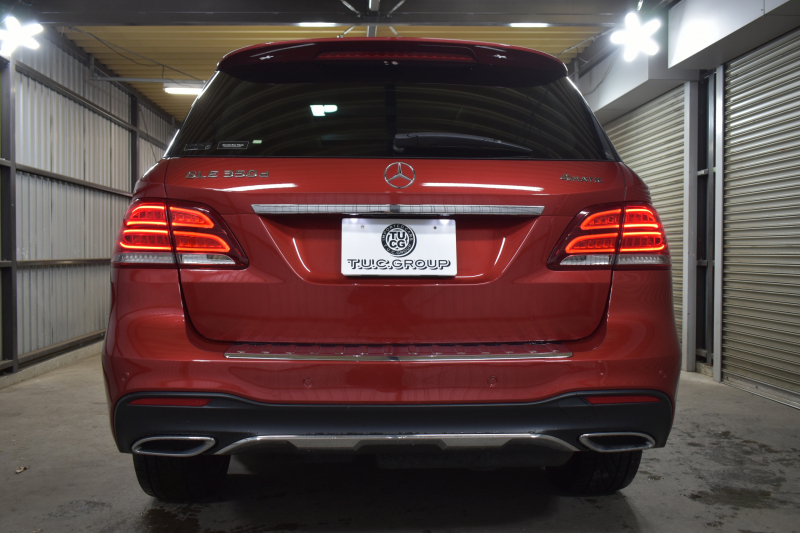 メルセデスベンツ GLE GLE350d 4ﾏﾁｯｸ ｽﾎﾟｰﾂ ﾚｰﾀﾞｰP 3.0ℓV型6気筒ﾀｰﾎﾞ 全席ﾋｰﾀｰ黒革 ﾊﾟﾉﾗﾏｻﾝﾙｰﾌ ﾊｰﾏﾝｶｰﾄﾞﾝ ﾃﾞｨｽﾄﾛ ﾌﾞﾗｲﾝﾄﾞｽﾎﾟｯﾄ ﾚｰﾝｷｰﾌﾟ AMGｴｱﾛ20AW ｻｲﾄﾞﾗﾝﾆﾝｸﾞﾎﾞｰﾄﾞ地ﾃﾞｼﾞﾅﾋﾞ360ｶﾒﾗ ﾊﾟｰｸﾄﾛ 2年保証