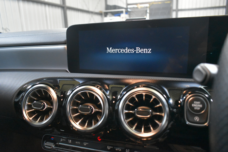 メルセデスベンツ CLAクラス CLA200d ｼｭｰﾃｨﾝｸﾞﾌﾞﾚｰｸ AMGﾗｲﾝP AMGﾚｻﾞｰｴｸｽｸﾙｰｼﾌﾞ ｱﾄﾞﾊﾞﾝｽﾄﾞP ﾚｰﾀﾞｰｾｰﾌﾃｨP 燃費18.2km ﾃﾞｨｰｾﾞﾙTB ﾊﾟﾉﾗﾏｻﾝﾙｰﾌ ﾋｰﾀｰ黒灰革 ﾃﾞｨｽﾄﾛ BSM Lﾁｪﾝｼﾞ AMGｴｱﾛ18AW ｷｰﾚｽGO PTS  HUD 対話式ﾅﾋﾞ 360ｶﾒﾗ 2年保証