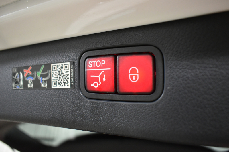 メルセデスベンツ Cクラス C200ﾜｺﾞﾝ AVG ISG搭載ﾓﾃﾞﾙ AMGﾗｲﾝP ﾚｻﾞｰｴｸｽｸﾙｰｼﾌﾞP ﾍﾞｰｼｯｸP ﾚｰﾀﾞｰｾｰﾌﾃｨP ﾊﾟﾉﾗﾏｻﾝﾙｰﾌ ﾘｱｱｸｽﾙｽﾃｱﾘﾝｸﾞ 革 MBUXARﾅﾋﾞTV HUD AMGｴｱﾛ18AW ﾃﾞｨｽﾄﾛﾆｯｸ ﾜｲﾔﾚｽﾁｬｰｼﾞ 360ｶﾒﾗ ｵｰﾄﾃｰﾙｹﾞｰﾄ 2年保証